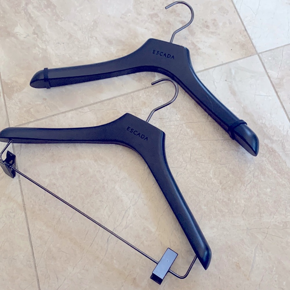 COPY - Escada woods hangers